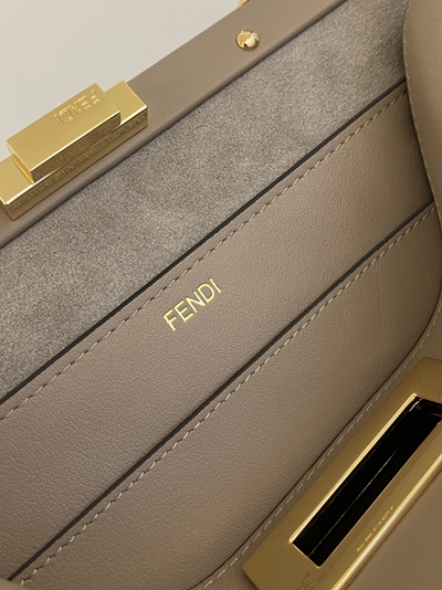 フェンディバッグ角部分ディテール